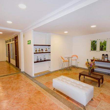 Hotel Monarca Armenia Экстерьер фото