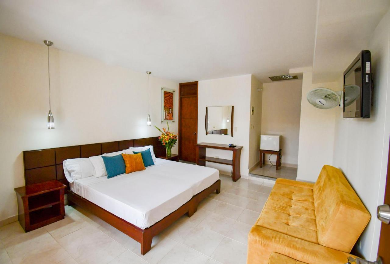 Hotel Monarca Armenia Экстерьер фото