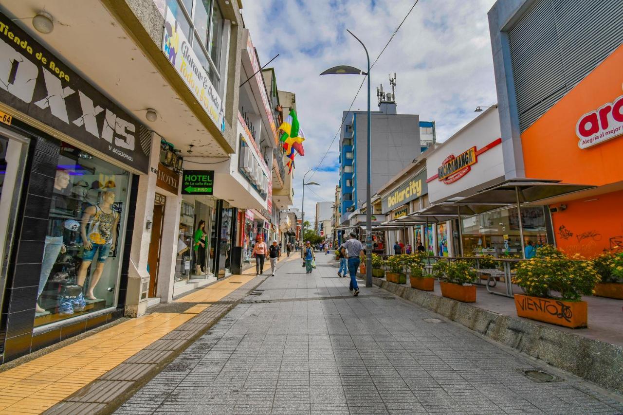 Hotel Monarca Armenia Экстерьер фото
