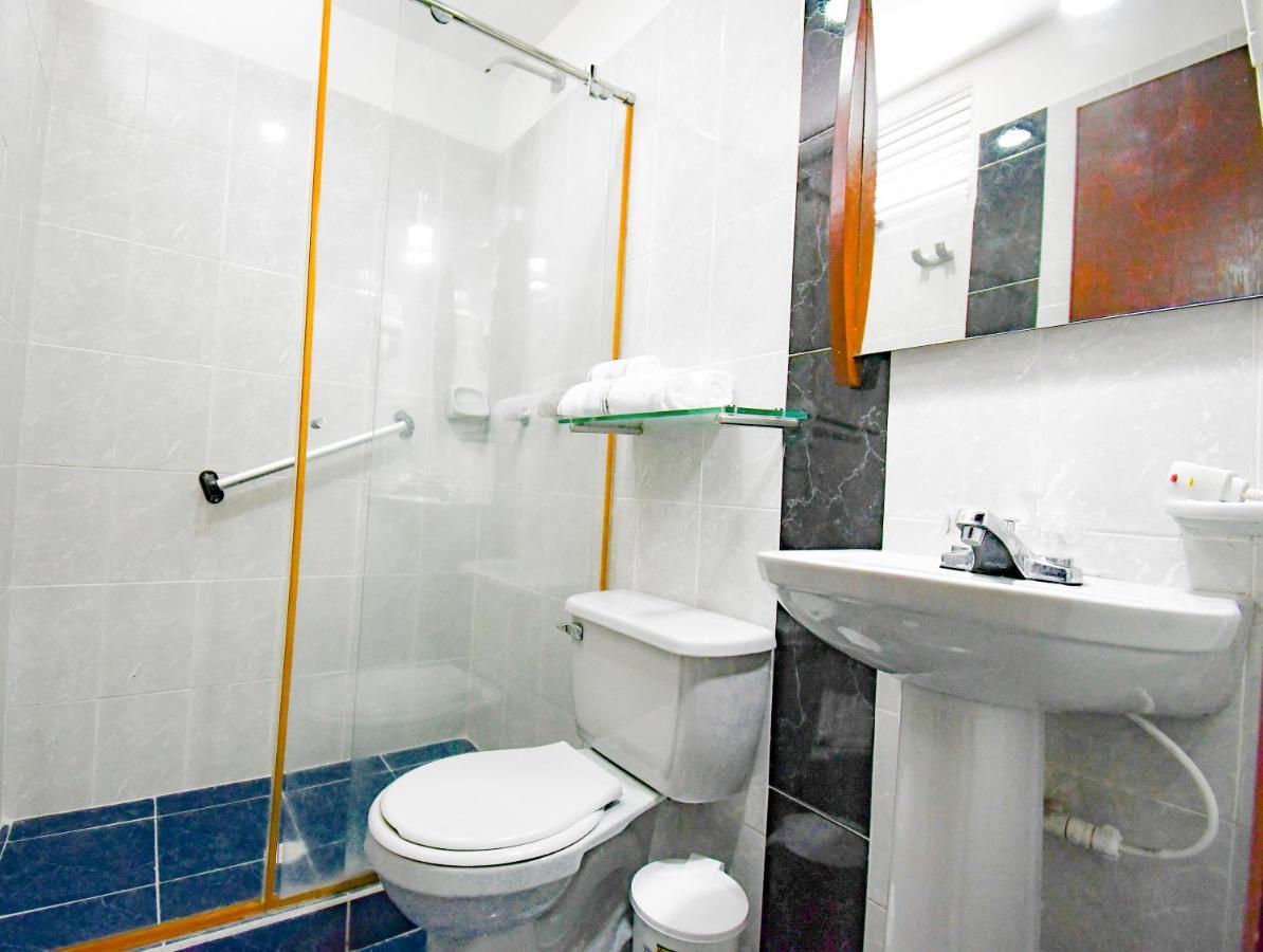 Hotel Monarca Armenia Экстерьер фото