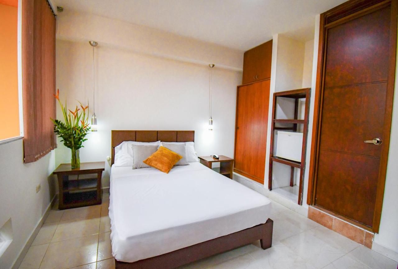 Hotel Monarca Armenia Экстерьер фото