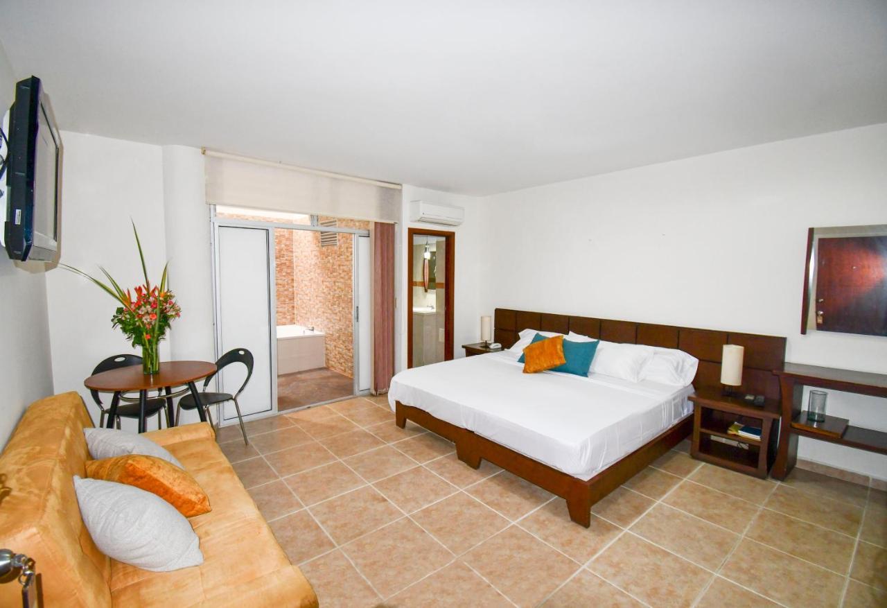 Hotel Monarca Armenia Экстерьер фото