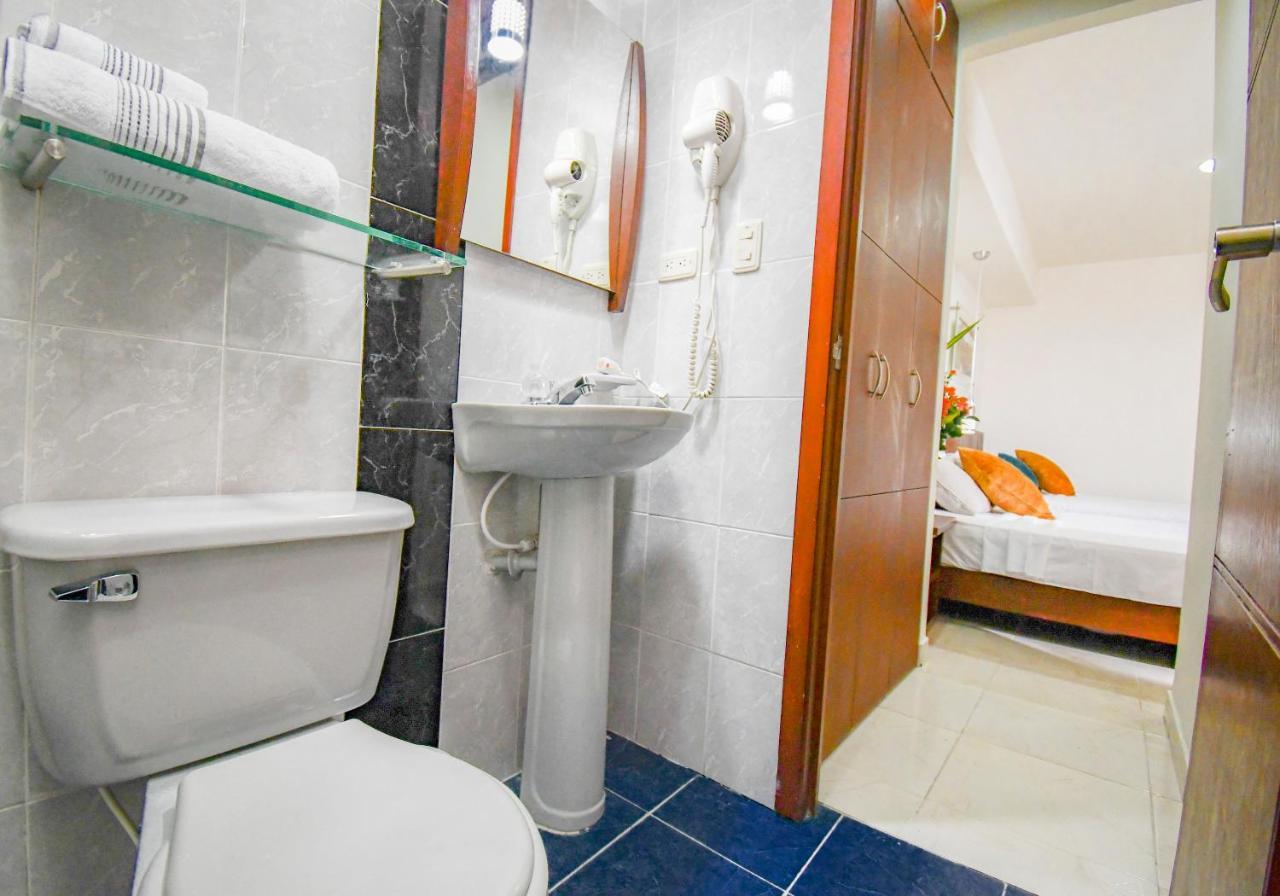Hotel Monarca Armenia Экстерьер фото