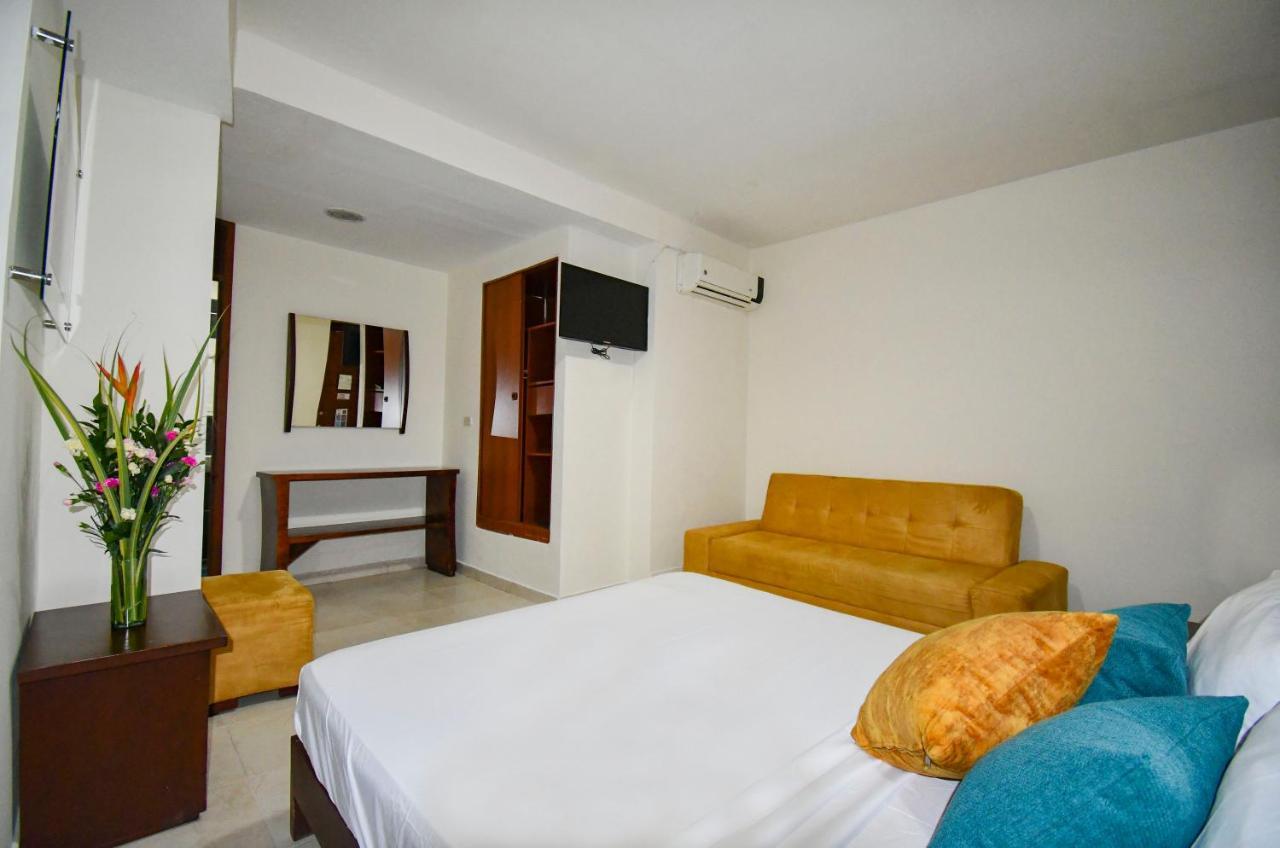 Hotel Monarca Armenia Экстерьер фото