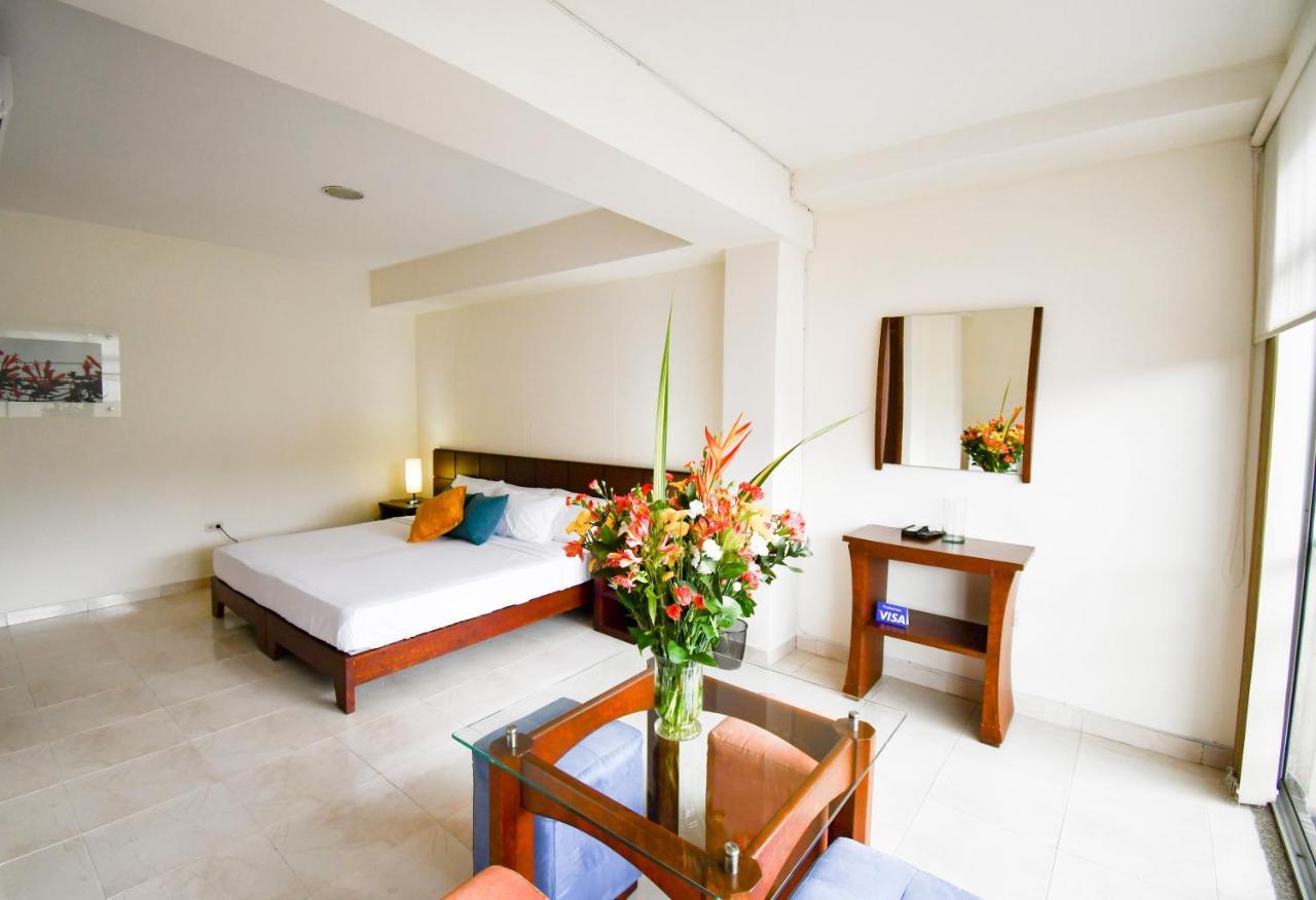 Hotel Monarca Armenia Экстерьер фото