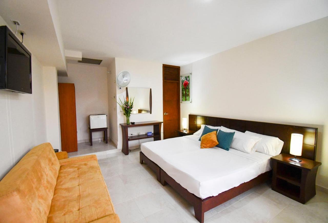 Hotel Monarca Armenia Экстерьер фото
