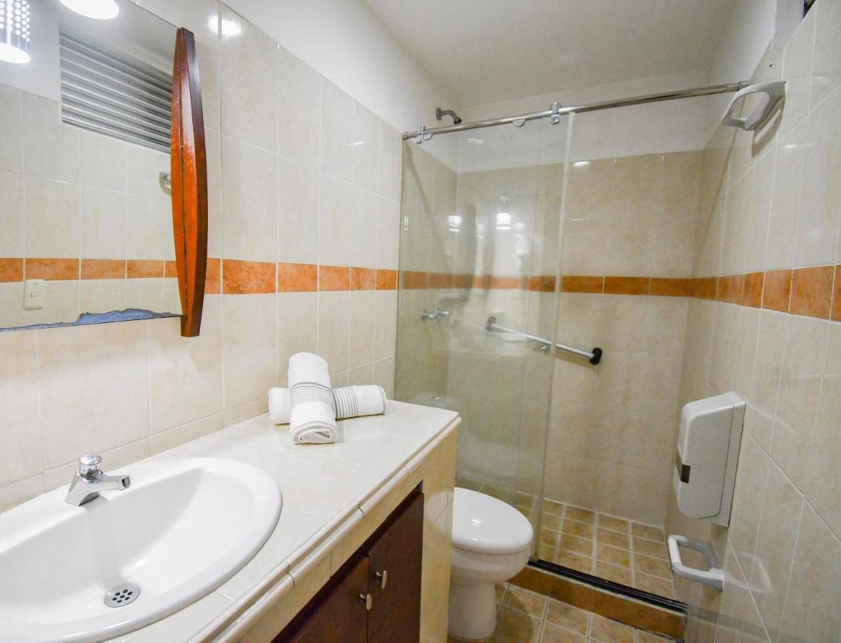 Hotel Monarca Armenia Экстерьер фото
