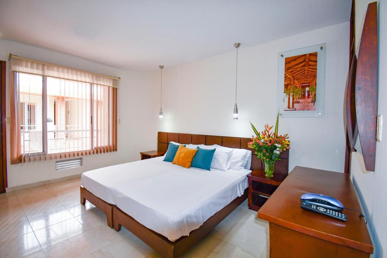 Hotel Monarca Armenia Экстерьер фото