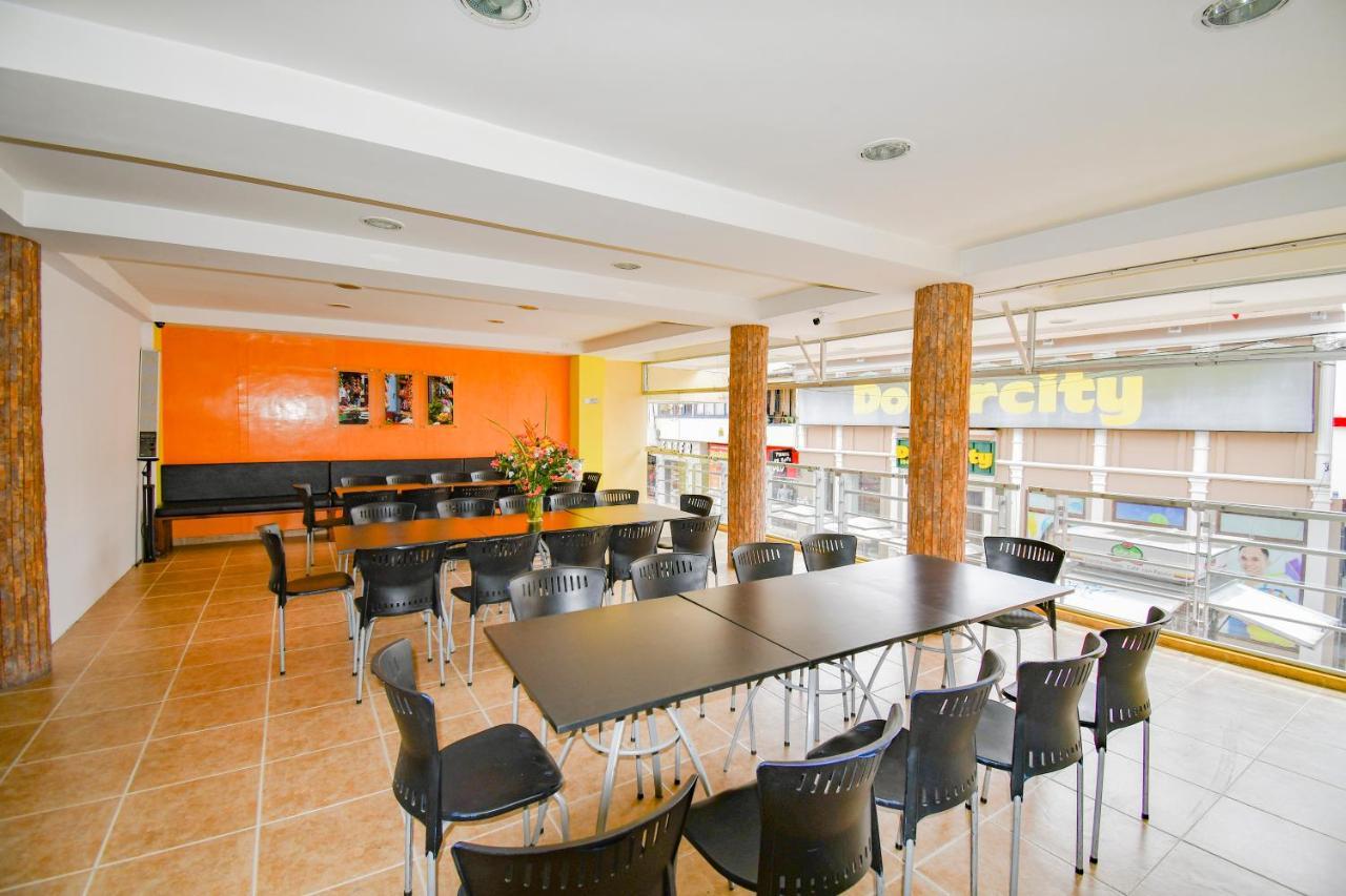 Hotel Monarca Armenia Экстерьер фото