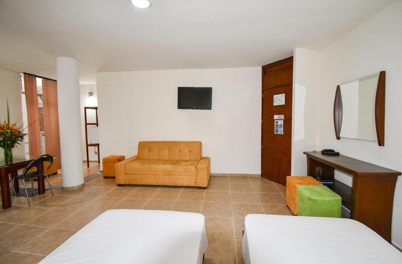 Hotel Monarca Armenia Экстерьер фото