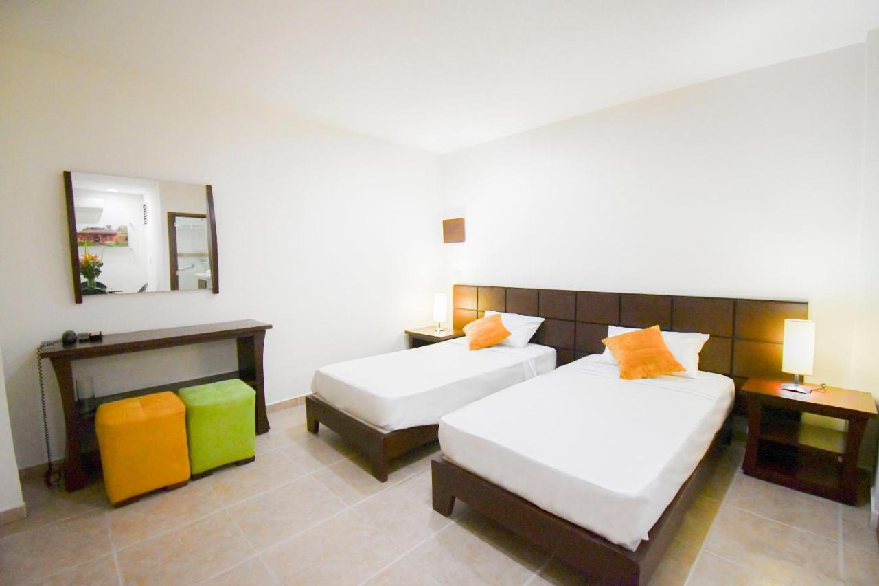 Hotel Monarca Armenia Экстерьер фото