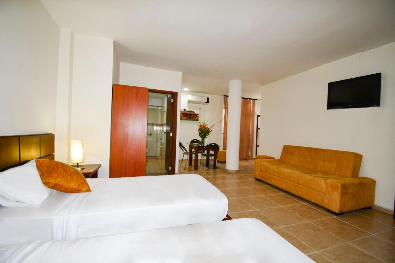 Hotel Monarca Armenia Экстерьер фото