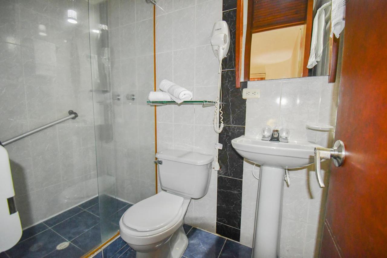 Hotel Monarca Armenia Экстерьер фото