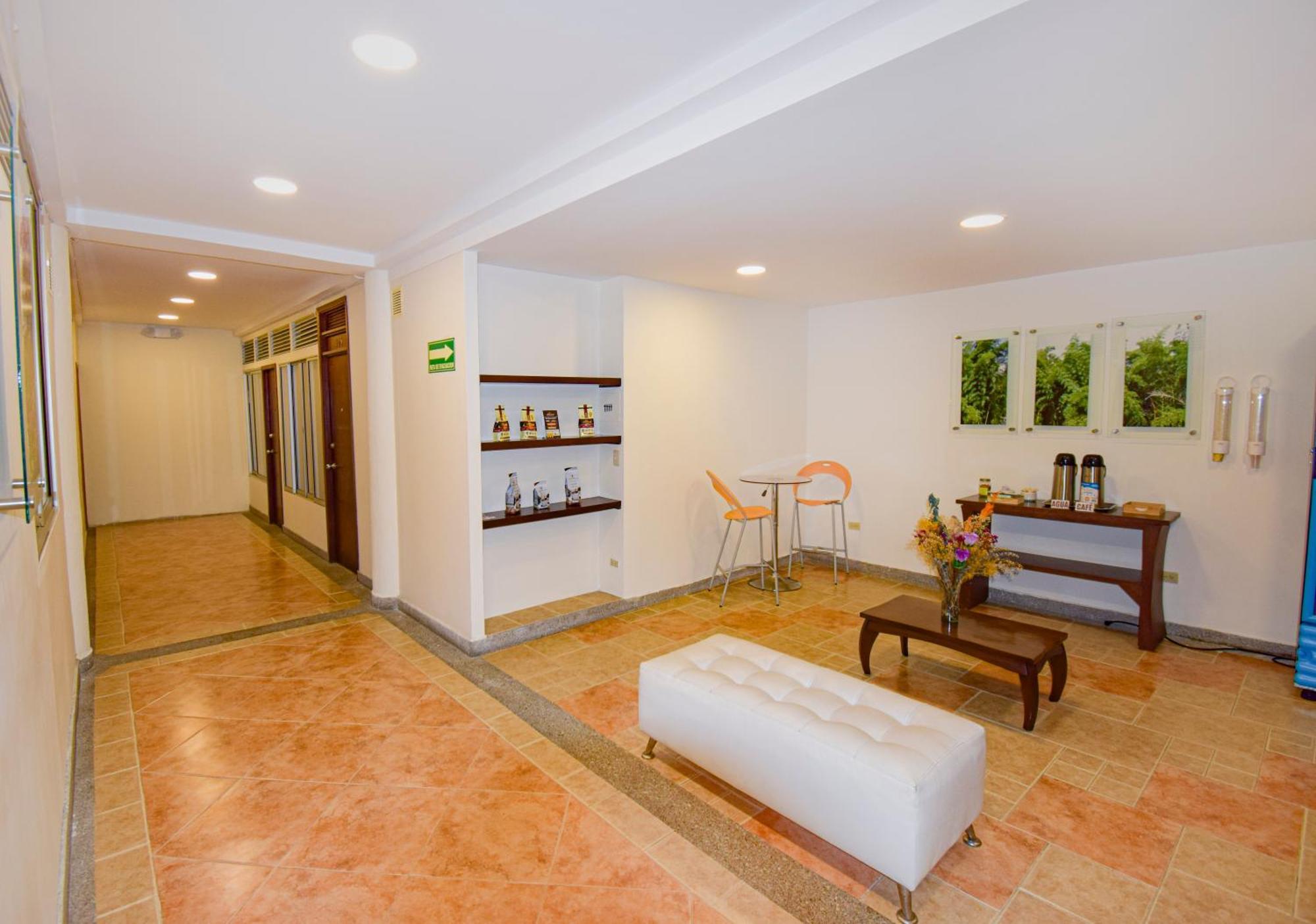 Hotel Monarca Armenia Экстерьер фото