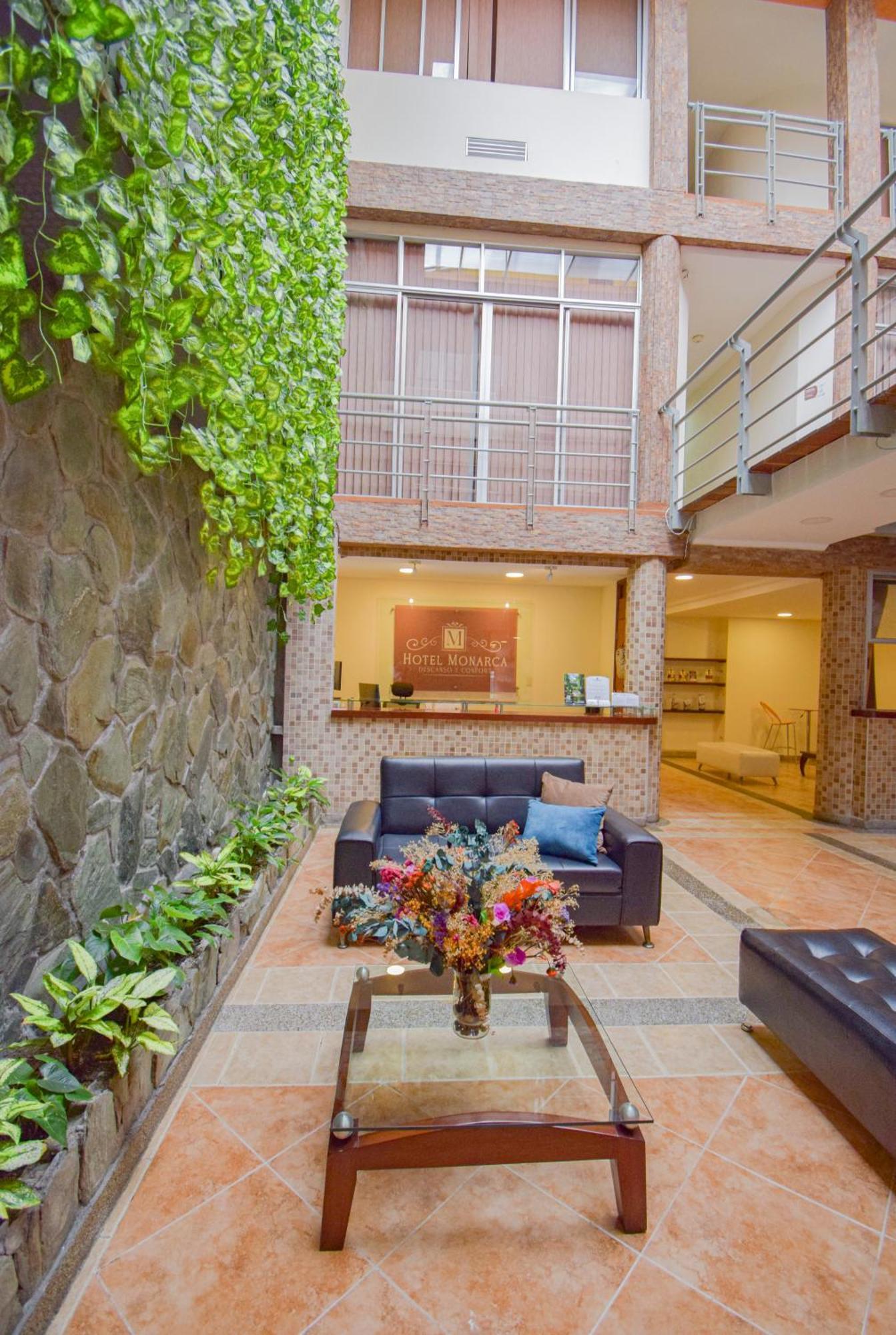 Hotel Monarca Armenia Экстерьер фото